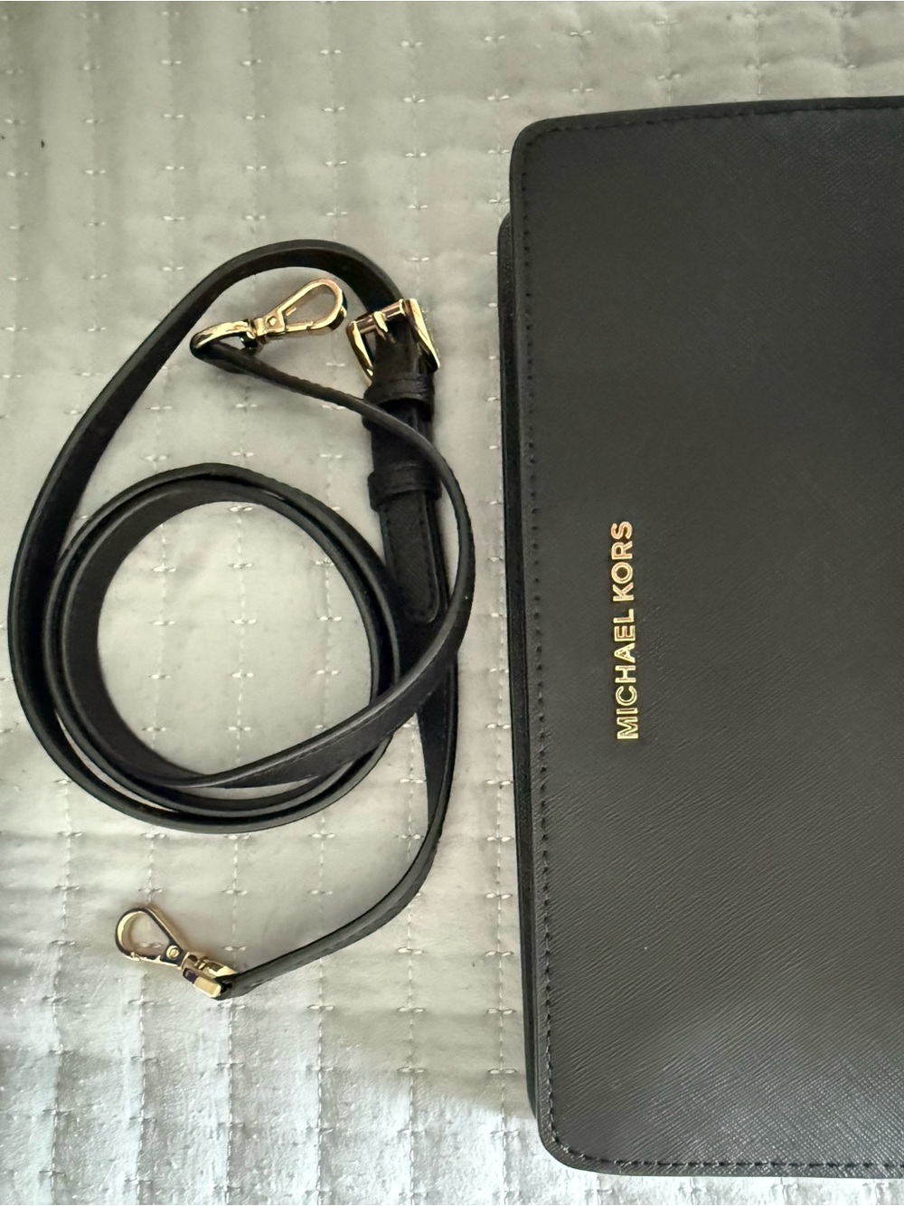 Michael Kors Black Quilted Zip-Top crossbody/clutch - Picture 4 of 15